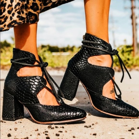 Freebird by Steven Shoes - FREEBIRD BY STEVEN JOYCE BLACK SNAKE LACE UP BOOTIES HEELS SHOES